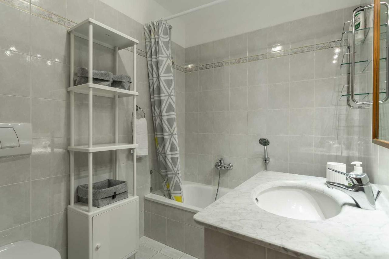Apartment Ensa - Alpes Travel - Central Chamonix - Sleeps 4 Exterior photo